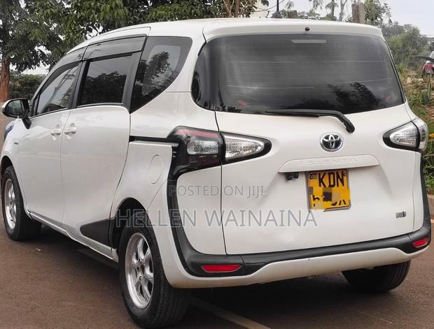 Toyota Sienta 2017 White