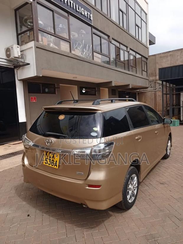 Toyota Wish 2012 Gold