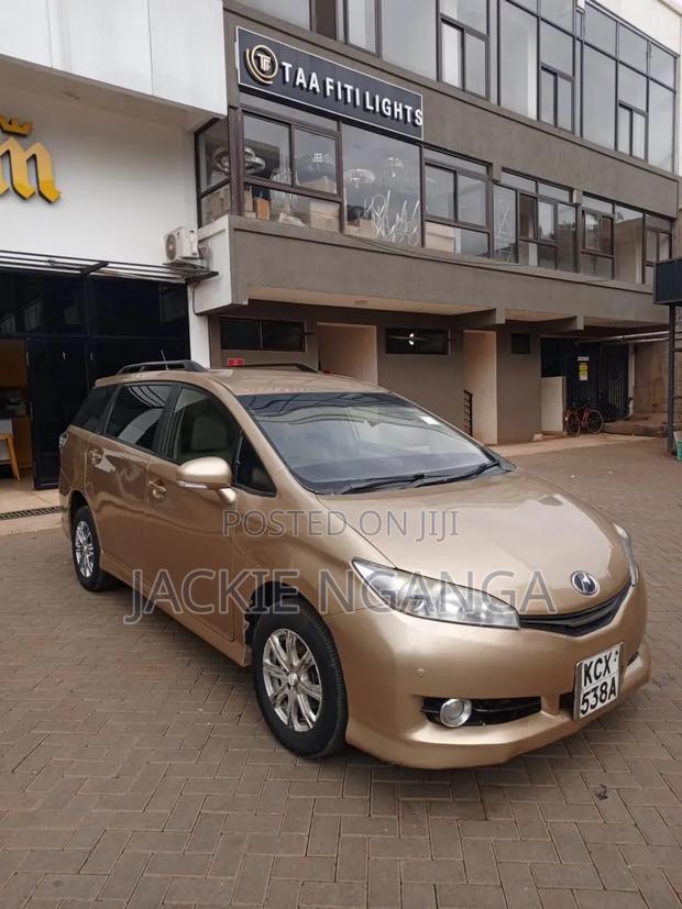 Toyota Wish 2012 Gold