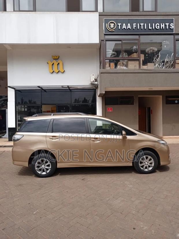 Toyota Wish 2012 Gold