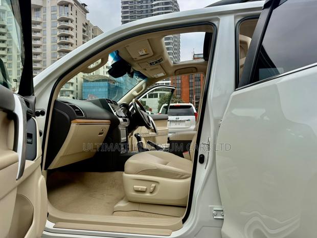 Toyota Land Cruiser Prado 2.8 2022 Pearl