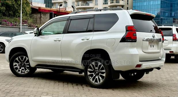 Toyota Land Cruiser Prado 2.8 2022 Pearl