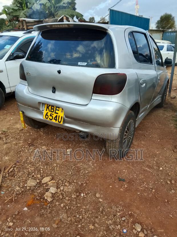 Toyota Vitz 2003 Silver