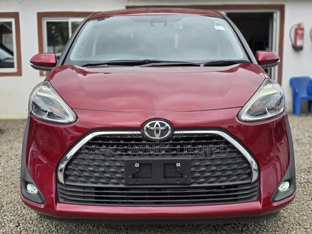 Toyota Sienta 2019 Red
