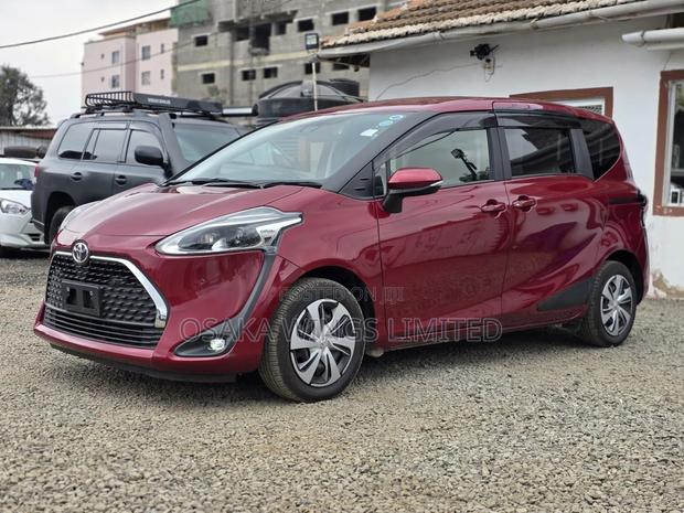 Toyota Sienta 2019 Red
