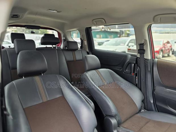 Toyota Sienta 2019 Red