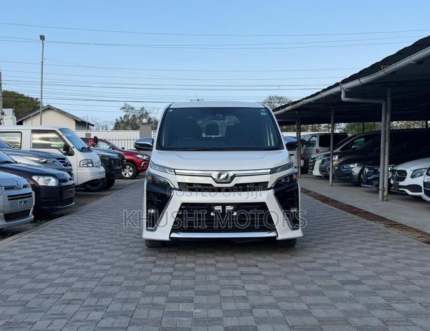 Toyota Voxy 2019 Pearl