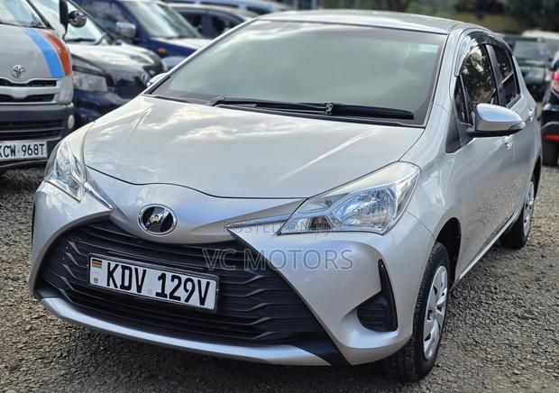 Toyota Vitz 1.0 FWD 5dr 2018 Silver