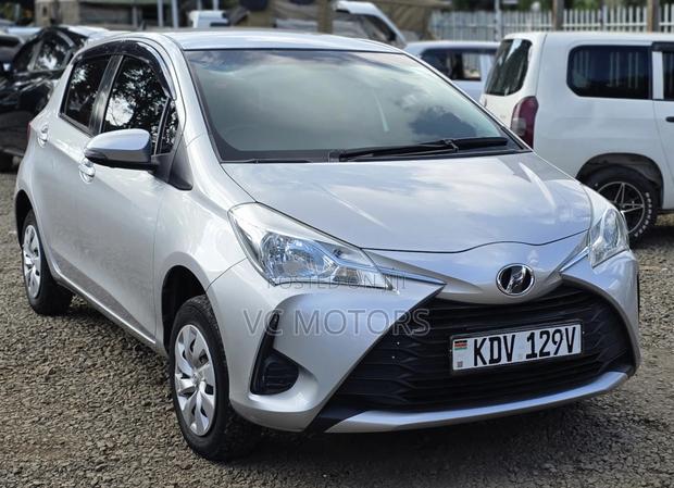 Toyota Vitz 1.0 FWD 5dr 2018 Silver