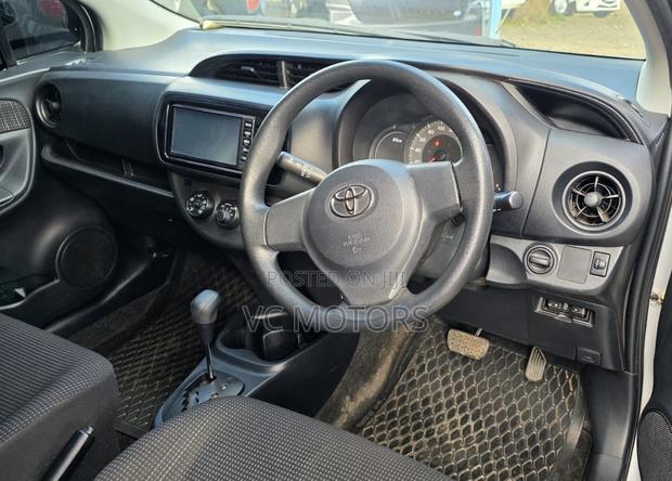 Toyota Vitz 1.0 FWD 5dr 2018 Silver