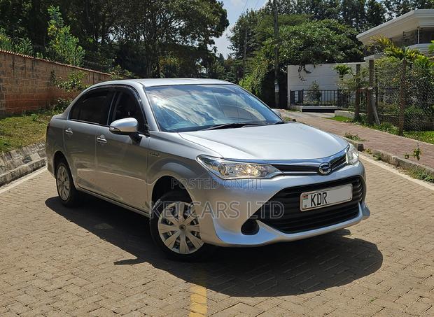 Toyota Axio 1.5 Hybrid 2WD 2017 Silver