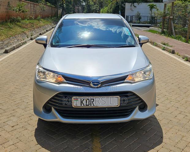 Toyota Axio 1.5 Hybrid 2WD 2017 Silver