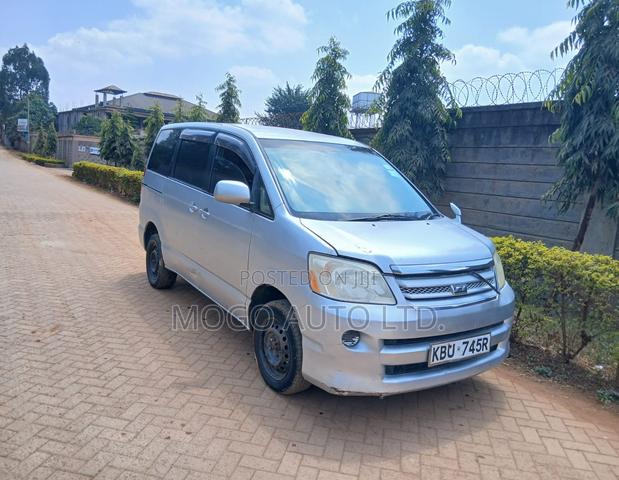 Toyota Noah 2007 Silver