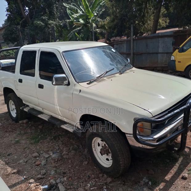 Toyota Hilux 1999 White