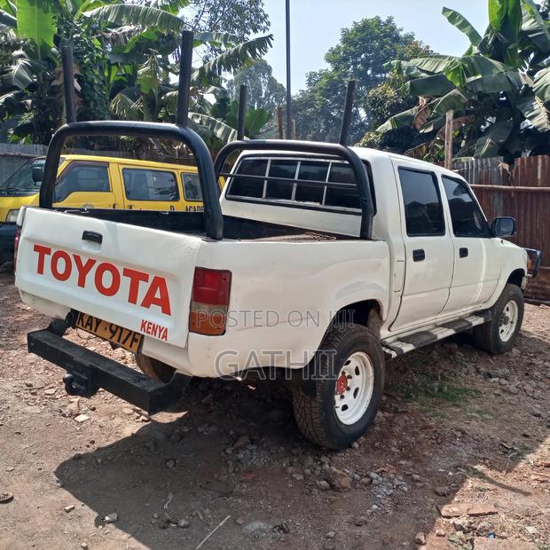 Toyota Hilux 1999 White