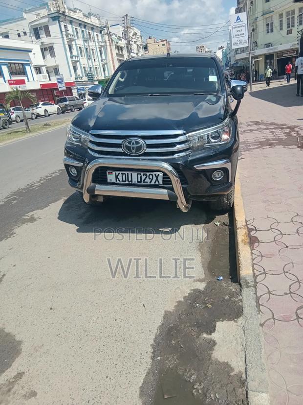 Toyota Hilux 2018 Black