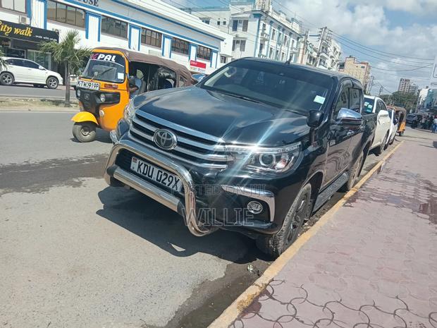 Toyota Hilux 2018 Black