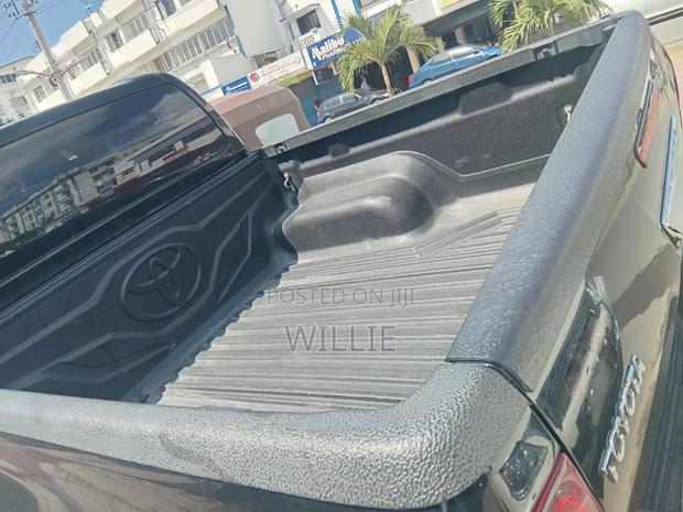 Toyota Hilux 2018 Black