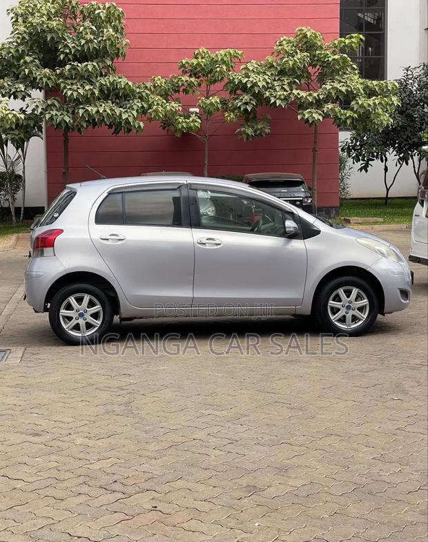 Toyota Vitz 2008 Silver