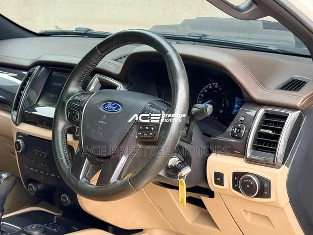 Ford Everest 2016 White