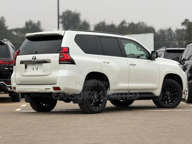 Toyota Land Cruiser Prado 2.8 2021 White