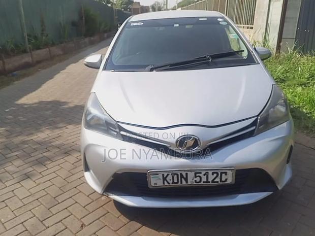 Toyota Vitz 2017 Silver
