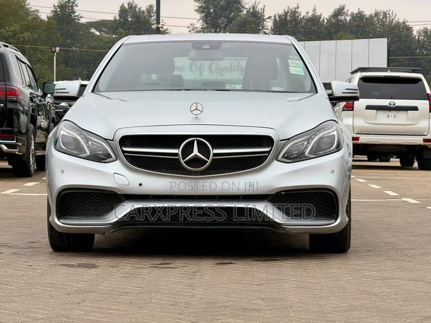 Mercedes-Benz E350 Base 4dr Sedan RWD (3.5L 6cyl 7A) 2010 Silver