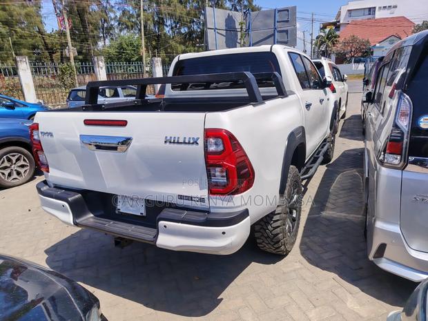 Toyota Hilux 2019 White