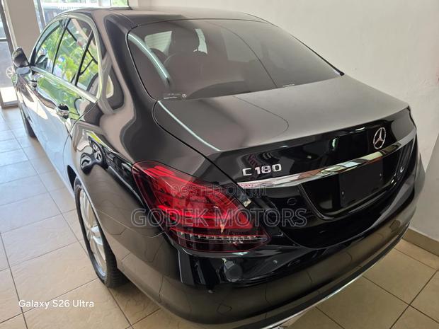 Mercedes-Benz C180 2019 Black