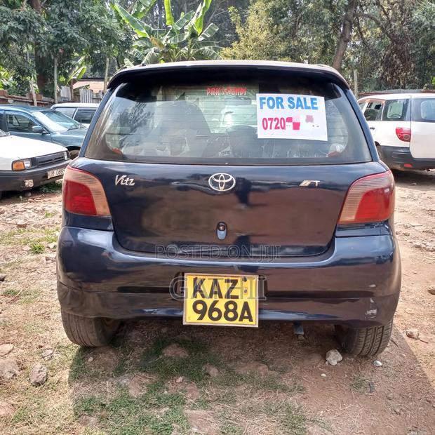 Toyota Vitz 2000 Black
