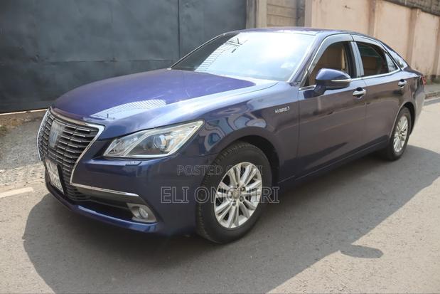 Toyota Crown 2014
