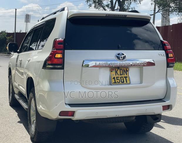 Toyota Land Cruiser Prado 2.8 2018 White