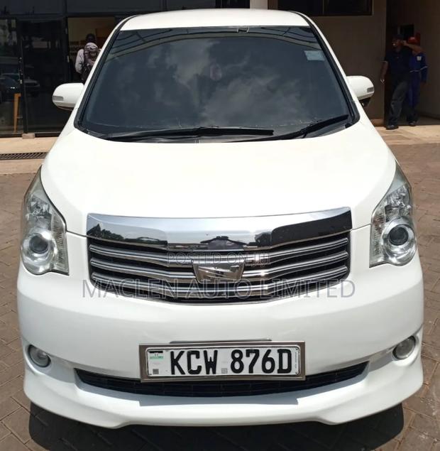 Toyota Noah 2012 White