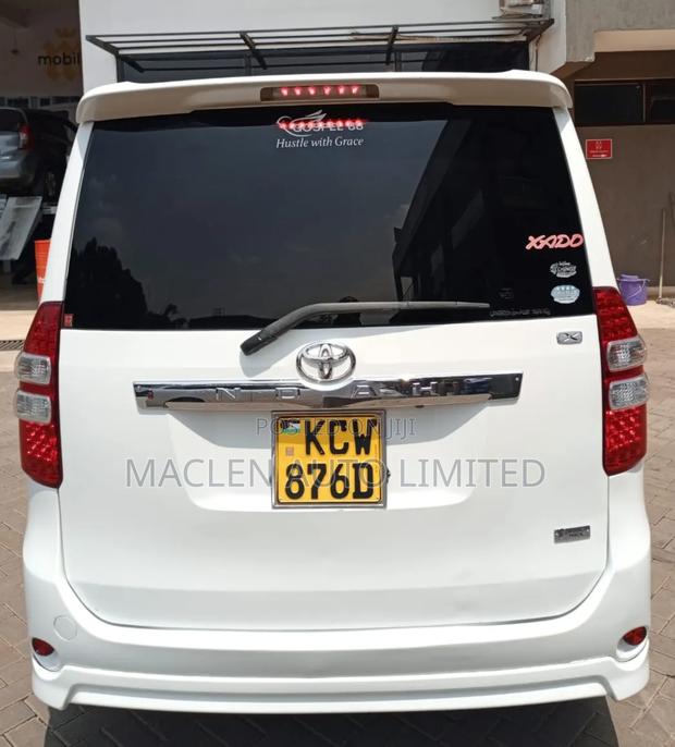 Toyota Noah 2012 White