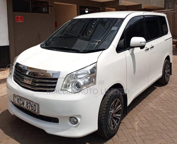 Toyota Noah 2012 White