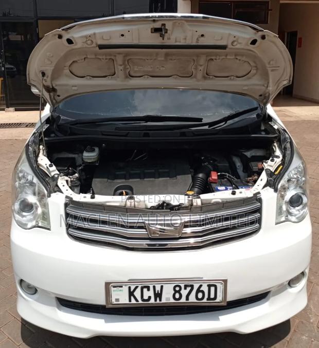 Toyota Noah 2012 White