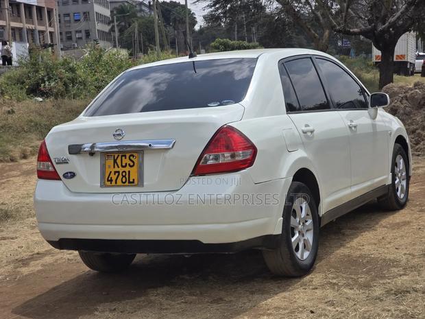 Nissan Tiida 2011 White
