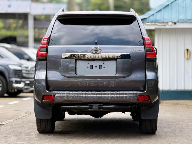 Toyota Land Cruiser Prado 2.8 2021 Gray
