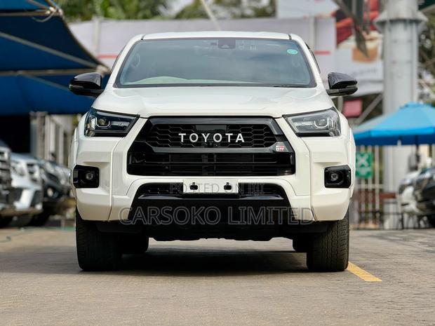 Toyota Hilux 2021 White