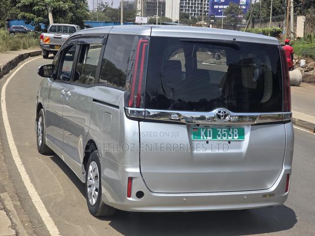 Toyota Noah 2020 Silver