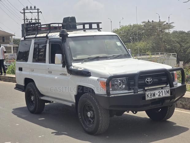 Toyota Land Cruiser 2010 White