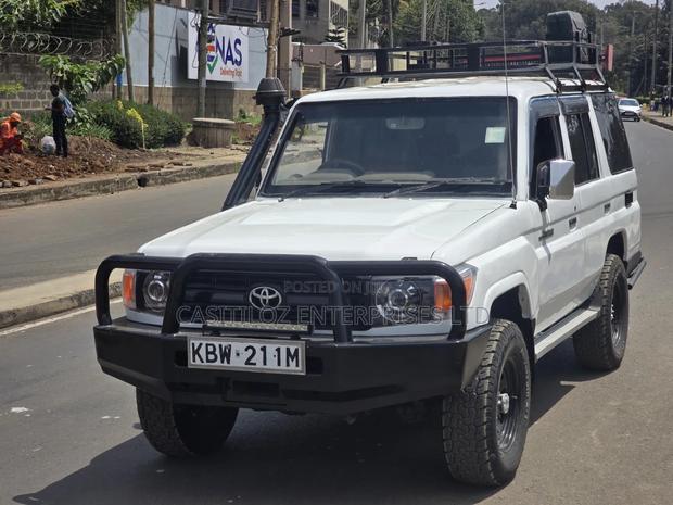 Toyota Land Cruiser 2010 White