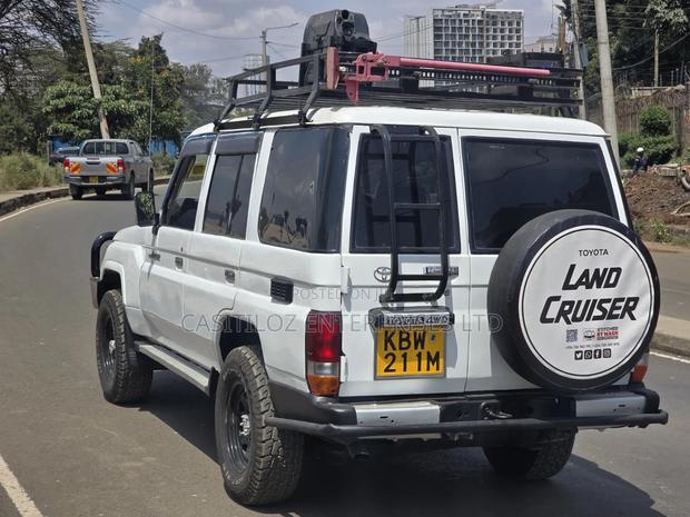 Toyota Land Cruiser 2010 White