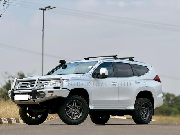 Mitsubishi Pajero 2022 White