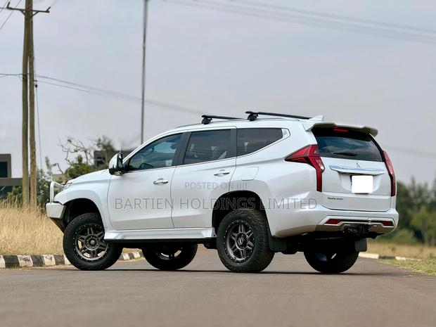Mitsubishi Pajero 2022 White