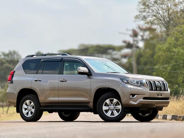 Toyota Land Cruiser Prado 2.8 2022 White