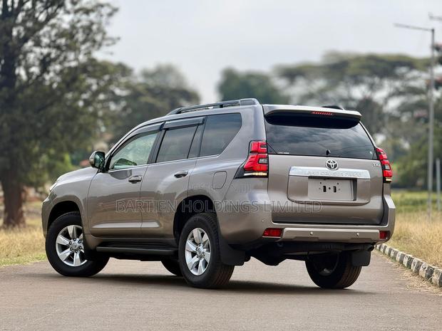 Toyota Land Cruiser Prado 2.8 2022 White