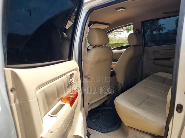 Toyota Hilux 2011 Gray