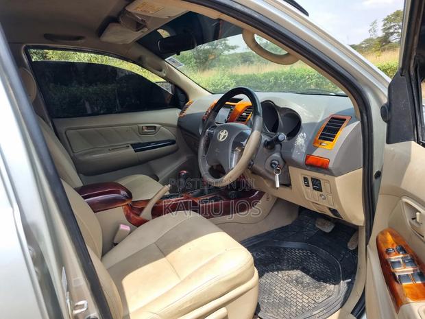 Toyota Hilux 2011 Gray