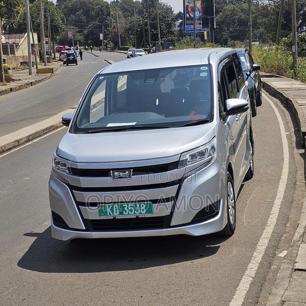 Toyota Noah 2020 Silver